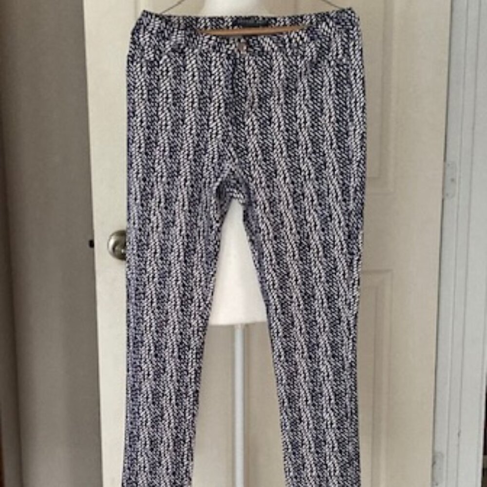 New ~ "Savage Art" Stretch Pants - size L